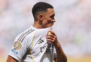 世體：圖赫爾沒征召阿諾德是給皇馬順?biāo)饲椋⒅Z德可以好好休息