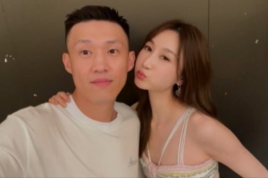 周鵬曬與妻子的甜蜜視頻：天涯海角 朝朝暮暮 有你就好