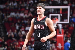 自己新賽季和上賽季最大的不同是什么？謝潑德：我更自信了