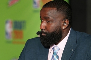 歐文想搞農(nóng)場(chǎng)？帕金斯：我得教他如何處理活雞 用開(kāi)水燙下再拔毛