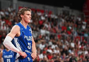 殺瘋了！馬爾卡寧釋放自我無視防守 14分鐘15投9中半場爆砍29分