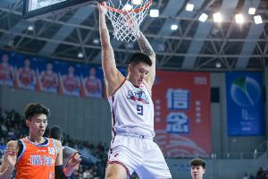 媒體人：吉林已注冊17人&留一席給曾繁日 后者與同曦續(xù)約分歧較大