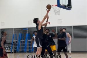 這樣的環(huán)境很難不進(jìn)步！楊瀚森在洛杉磯著名野球訓(xùn)練營最新視頻！