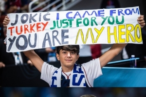 值了！小球迷從土耳其到里加只為看約基奇 后者爆砍39+10帶隊險勝