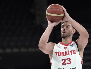 歐錦賽罰球命中率78.6%！火箭自媒體稱贊申京罰球：進(jìn)步值得表?yè)P(yáng)