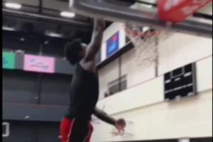 身輕如燕！阿門單挑特訓(xùn)苦練持球進(jìn)攻&爆發(fā)力十足秀暴力美學(xué)扣籃