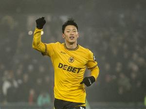 記者：盡管狼隊(duì)買了前鋒&留下拉爾森，但水晶宮簽黃喜燦仍很渺茫