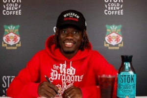 官方：曼城24歲右后衛(wèi)卡博雷租借加盟英冠雷克瑟姆