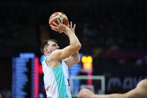 阿夫迪亞：會向隊友提供防東契奇的建議 我們會保持侵略性