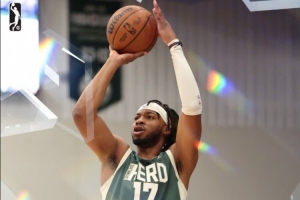 上賽季是雄鹿的雙向球員！美記：馬刺和后衛(wèi)烏姆德簽下訓(xùn)練營合同