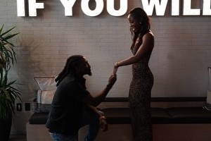 老鷹球員基頓-華萊士求婚成功 眾親友到場祝福！