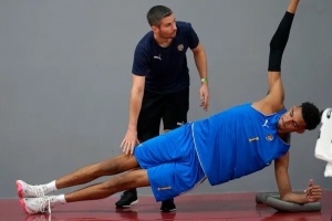 隊(duì)記：文班亞馬在科學(xué)增肌&以賈巴爾為標(biāo)桿 后者打了20個賽季