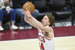 美記：公牛執(zhí)行布澤利斯26-27賽季球隊(duì)選項(xiàng) 為新秀合同第三年