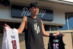 楊瀚森的穿衣風(fēng)格如何？格蘭特：沒留意過 不過我可以幫他參謀