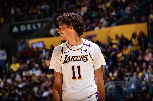 湖人內(nèi)線雙塔！海斯：艾頓總能帶來一股能量 我們要繼續(xù)深化配合