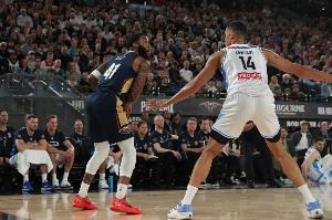 三分射手就位！貝半場三分5中4&罰球7中5射落17分 另有5板2助