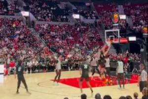 這球真帥！楊瀚森和樂福擋拆 面對克林根小手一抖強(qiáng)勢高打板打2+1