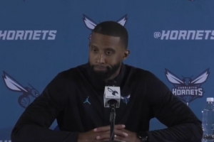 黃蜂主帥：我最認可克尼佩爾競爭意識 他在場上還需要再多些溝通