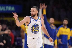 假期沒落下學習！庫里首節(jié)5中4&三分3中2轟11分&命中沒站穩(wěn)三分