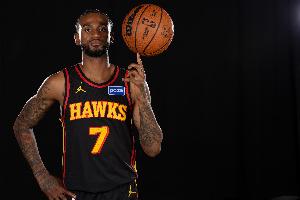 替補(bǔ)高效！亞歷山大-沃克半場5中4拿到10分2助1斷