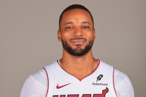 火力兇猛！鮑威爾半場12中6砍下18分2板1助