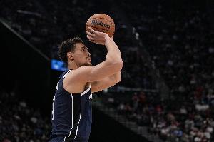 可靠替補(bǔ)！獨(dú)行俠鮑威爾首節(jié)3中3高效拿下7分4板