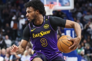 夸梅：布朗尼突破時不會用肩膀占據(jù)空間 你需要學學尼克斯的控衛(wèi)