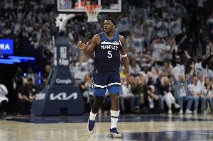 就差外線了！愛德華茲打滿首節(jié) 9中4&三分5中1拿到11分2助