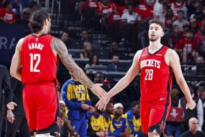 雙塔的威力！今日申京和亞當(dāng)斯同場(chǎng)時(shí)火箭73-47鵜鶘 凈勝26分