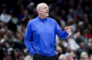 Stein：過去兩個休賽期 基德曾分別收到湖人和尼克斯的執(zhí)教邀約