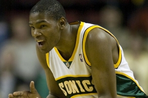 KD：效力超音速時輿論不像現(xiàn)在這么喧囂 我活在自己的小圈子里