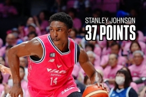 在日本聯(lián)賽大殺四方！斯坦利-約翰遜單場7記三分 替補(bǔ)貢獻(xiàn)37分