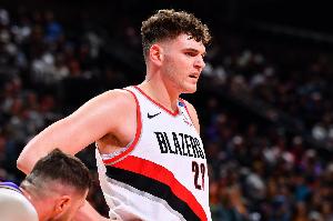 15分11板！拓記曬克林根昨日數(shù)據(jù)：絕對是球隊(duì)首發(fā)中鋒 毫無懸念