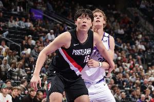 媒體人:楊瀚森近一半動作介于業(yè)余&專業(yè)之間 遠遠落后NBA比賽水平