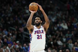 芬奇：對位恩比德時要避免犯規(guī) 沒人想看全是罰球的比賽