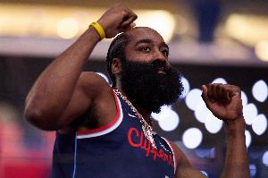 夏天歇大了？哈登季前賽場均6分7.7助3失誤 命中率36.8/10/50%