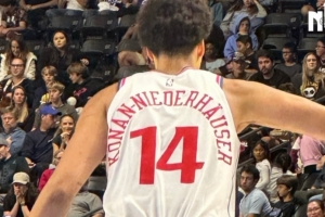 你才是字母哥吧？快船新秀尼德豪澤球衣背面姓氏多達(dá)18個(gè)字母！