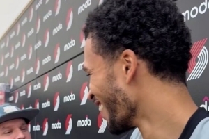 比盧普斯打趣卡馬拉：展示一下你那八千萬(wàn)美元的微笑 別藏著了