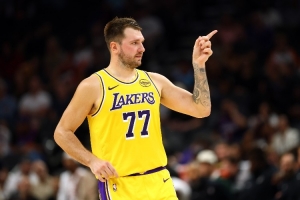 誰將輔佐東契奇？湖人揭幕戰(zhàn)首發(fā)陣容初現(xiàn)端倪 傷病成最大隱患