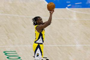 內(nèi)史密斯上個(gè)季后賽三分準(zhǔn)星49.2% 單次季后賽100+三分球員中最高