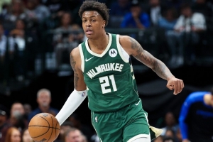 上賽季場均2.9分1.1板！Scotto：雄鹿裁掉24年33號秀泰勒-史密斯