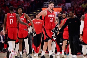 畫風(fēng)清奇的揭幕戰(zhàn)