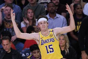 突破還挺犀利！里夫斯半場9中5&三分3中0拿到12分 另有3板4助