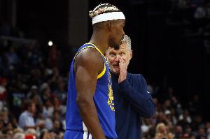 巴特勒16罰16中！科爾：他在場(chǎng)上就是能控制比賽 他從不失誤