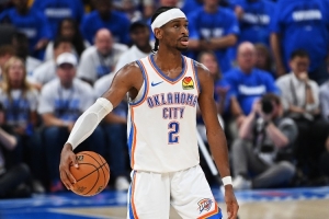 亞歷山大在揭幕戰(zhàn)加時取勝&35分5助攻多次搶斷 89年喬丹后首人