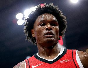 末節(jié)抽筋傷退！阿門首發(fā)控衛(wèi)攻防拼盡全力 得到18分4板5助4失誤