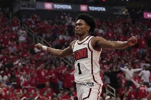 阿門抽筋后防守端尺寸一下降下來 火箭1號位緊缺問題最后時刻顯現(xiàn)