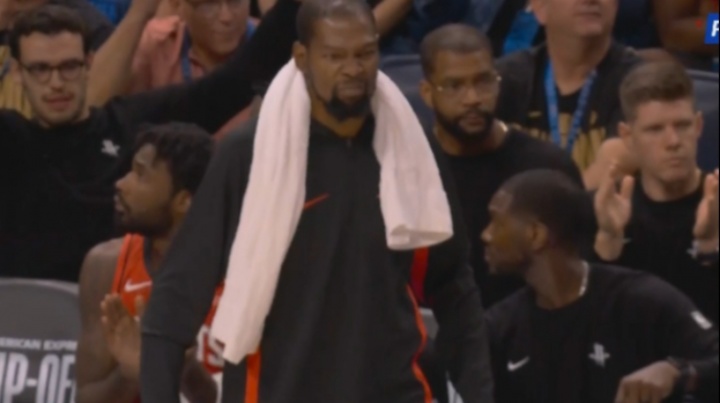 震驚全隊(duì)！申京命中神奇打板 替補(bǔ)席全隊(duì)起立&杜蘭特撇嘴做鬼臉