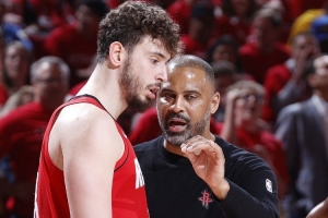 申京個(gè)人已投中5記三分&創(chuàng)個(gè)人單場(chǎng)紀(jì)錄 此前曾兩次單場(chǎng)3記