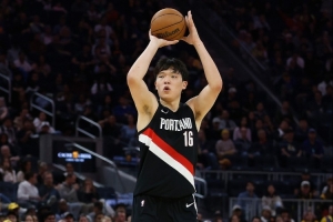 魯媒：楊瀚森明天應(yīng)該會(huì)有10分鐘以上的出場時(shí)間 他也將面臨考驗(yàn)